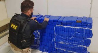 Droga foi encontrada no porta-malas do carro