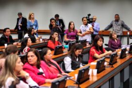 Curso da Câmara vai abordar peculiaridades de uma campanha a ser realizada por mulheres