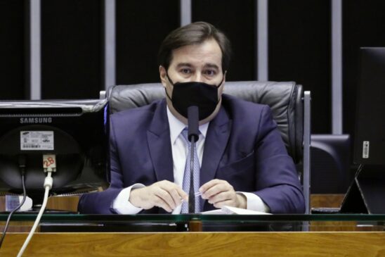 O presidente da Casa, Rodrigo Maia defendia a eleição no dia 2 de fevereiro e sem a obrigatoriedade de ser totalmente presencial