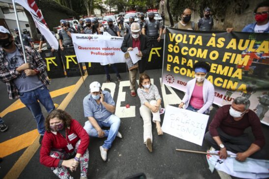 Protesto de professores na manhã desta quarta-feira na Capital