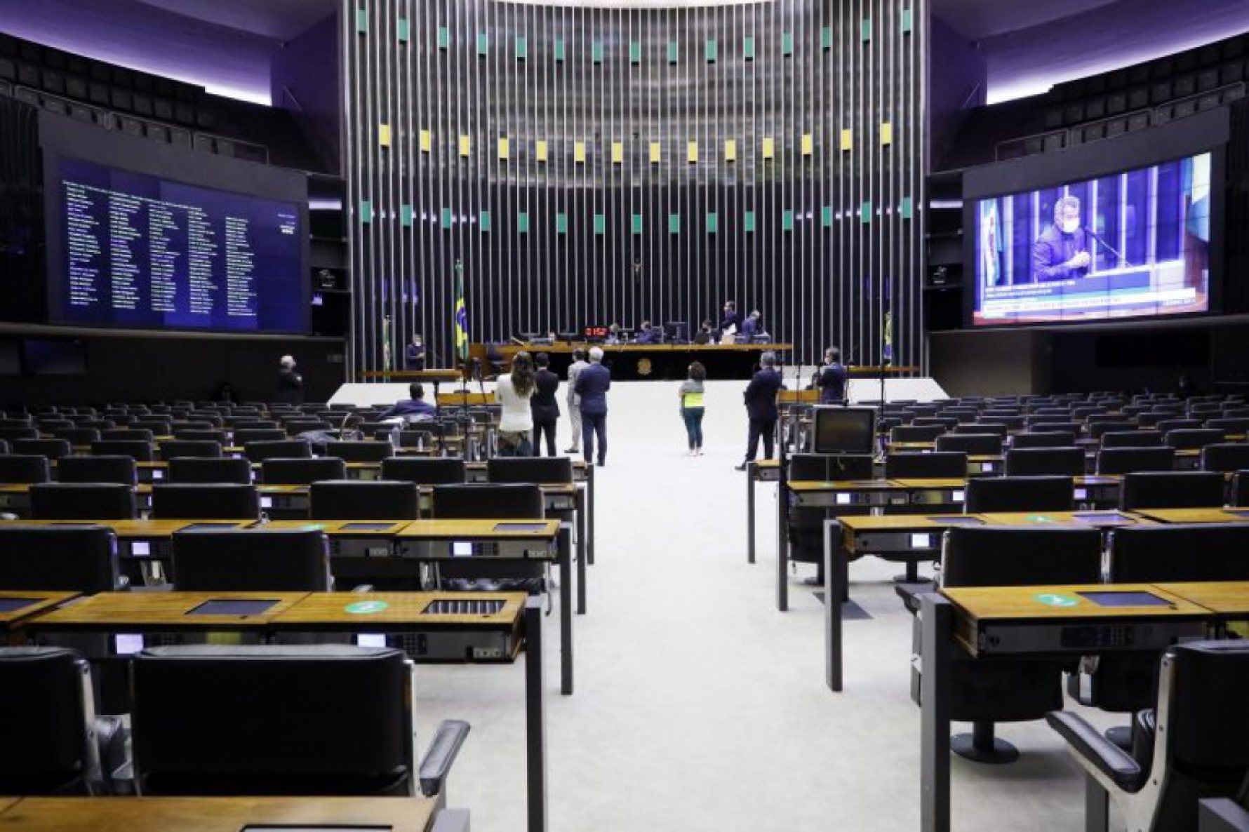 Deputados votaram MP em sessão virtuala na madrugada de ontem