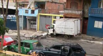 Alguns moradores da região relataram estar sem energia elétrica após o acidente