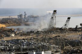 Imagem mostra destruição causada por explosão que atingiu a região portuária de Beirute, no Líbano