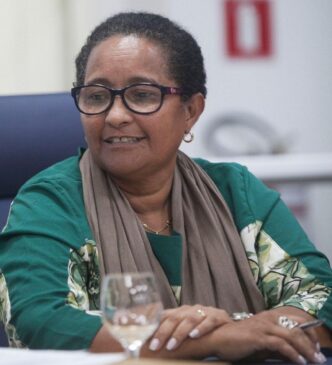 A prefeita já voltou a atender no gabinete