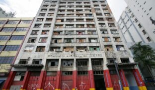 Prédio na Prestes Maia, região central de São Paulo, onde há uma ocupação irregular