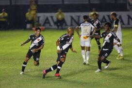 Fellipe Bastos fez os dois gols do Vasco no Brasileirão