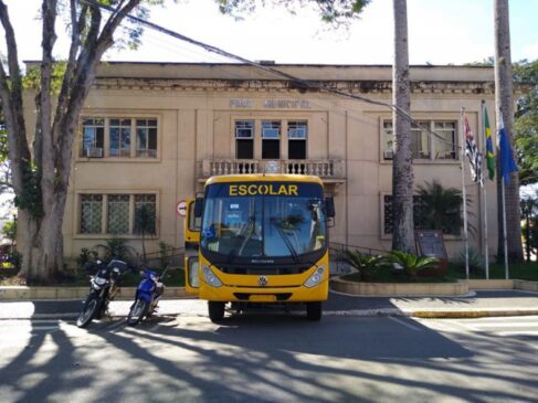 Prefeitura de Tiete conquista 2 ônibus para a Secretaria da Educação