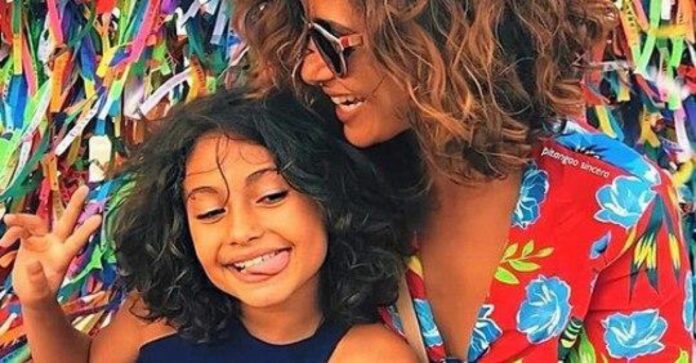 Camila Pitanga e a filha Antonia passam quarentena na Costa Sul da cidade