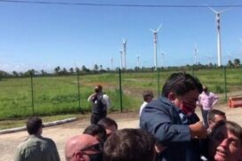 No vídeo, é possível ver que algumas apoiadoras questionam se a pessoa era uma criança