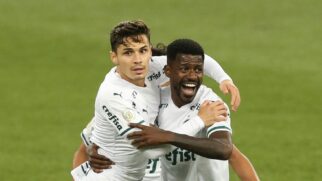 Raphael Veiga, aos 47 minutos do segundo tempo, definiu o triunfo por 1 a 0 sobre o Athletico-PR