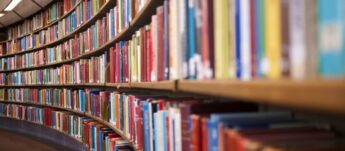 Pegar um livro emprestado e esquecer de devolvê-lo no prazo pode ser algo natural. No entanto, o que é incomum é mantê-lo consigo por quase 120 anos.