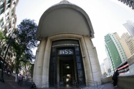 Atendimento presencial foi suspenso em março deste ano; a retomada estava prevista para ontem, mas foi prorrogada