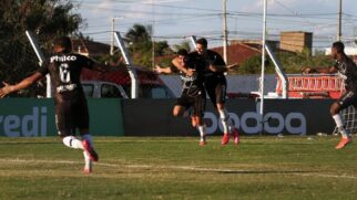 Com um gol de Zé Roberto no final do primeiro tempo e outro de Lazaroni, em ótima cobrança de falta na etapa complementar, a Ponte Preta benceu o Afogados de Ingazeira
