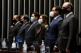 Senadores e deputados durante sessão solene de promulgação do Fundeb nesta quarta-feira (26), no Plenário do Senado