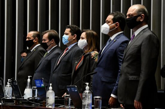 Senadores e deputados durante sessão solene de promulgação do Fundeb nesta quarta-feira (26), no Plenário do Senado