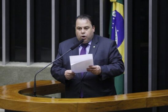 O deputado Julio Cesar Ribeiro (Republicanos-DF) é o autor da proposta