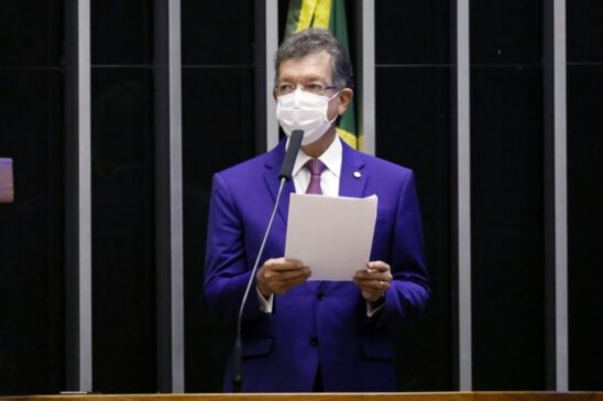 O deputado Laercio Oliveira (PP-SE) foi o relator do projeto no Plenário