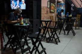 O funcionamento de bares, restaurantes, academias, sal&otilde;es de beleza, al&eacute;m de celebra&ccedil;&otilde;es religiosas presenciais, seguem vetados