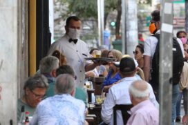 Movimento em bares e restaurantes no ABC Paulista, na Grande São Paulo, seguirá com restrições