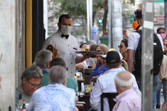 Movimento em bares e restaurantes no ABC Paulista, na Grande São Paulo, seguirá com restrições