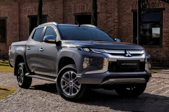A Triton vem com motor 2.4 turbodiesel de quatro cilindros