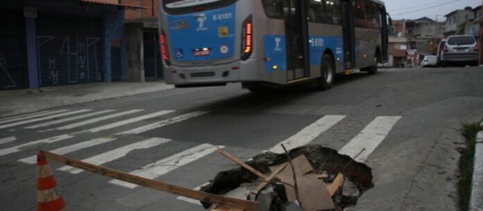 Morador conta que decidiu optar pela bicicleta quando percebeu o tempo que gastava esperando no ponto de ônibus
