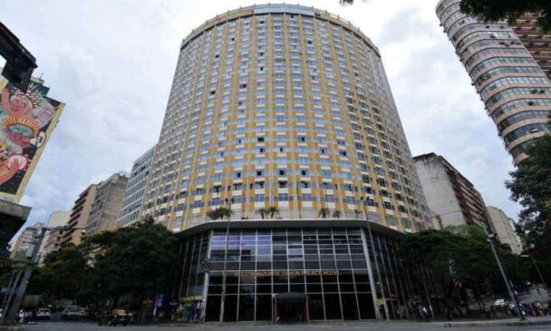 Constituído de uma única torre, imóvel possui 320 unidades habitacionais, distribuídas em 20 pavimentos