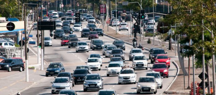 Avenida Radial Leste e Corredor Norte-Sul congestionadas nesta sexta