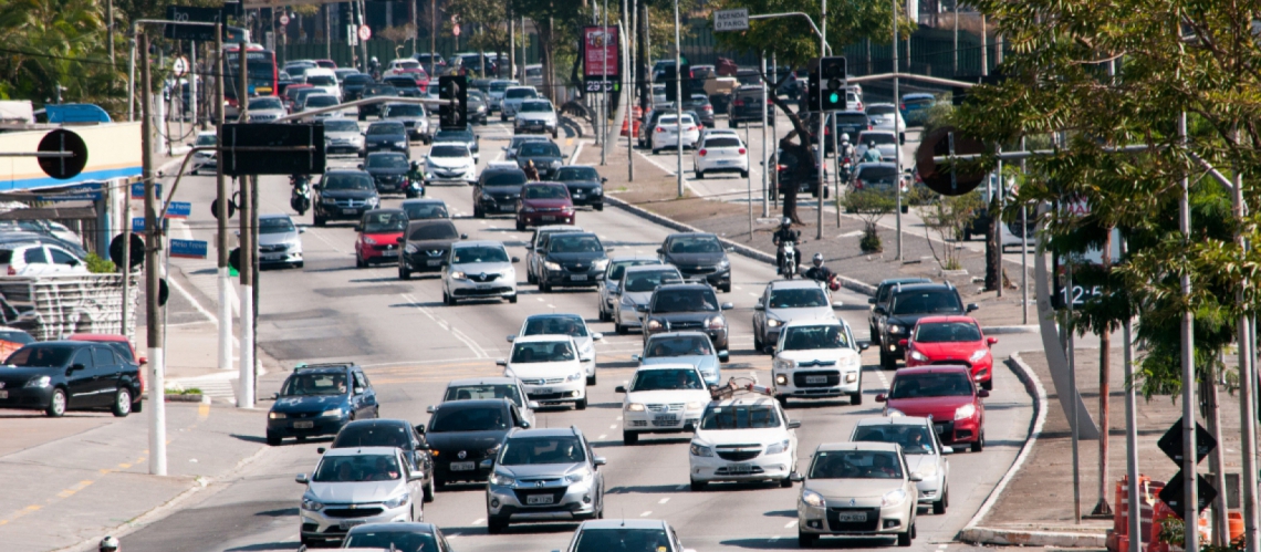 Avenida Radial Leste e Corredor Norte-Sul congestionadas nesta sexta
