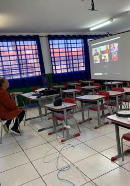 Estudantes de Porto Feliz durante aula remota; rede municipal conta com cerca de sete mil alunos