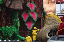 Valor deverá ser utilizado em ações emergenciais de apoio ao setor cultural e de serviços ligados diretamente às festas de Carnaval e de São João; na foto, trabalhadores preparam carros alegóricos