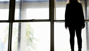 Anualmente, cerca de 1.556 internações de meninas de até 14 anos ocorrem no país devido a complicações por aborto ilegal.