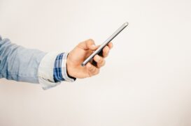 Para usar o PicPay, é preciso baixar o aplicativo no celular; com as opções digitais, o cliente pode evitar deslocamentos