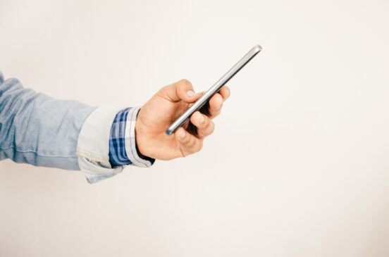 Para usar o PicPay, é preciso baixar o aplicativo no celular; com as opções digitais, o cliente pode evitar deslocamentos