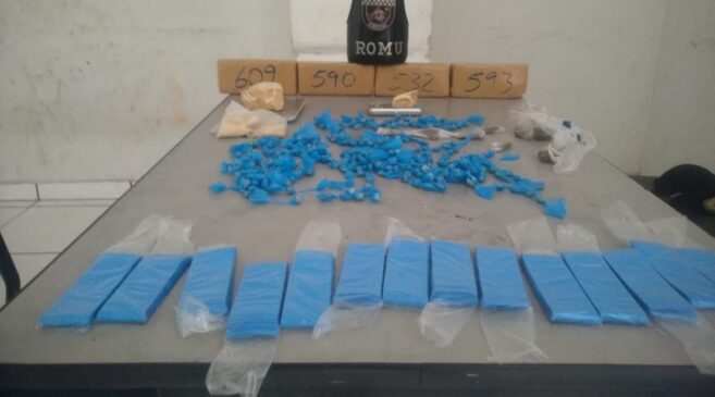 Na casa do casal os guardas encontraram mais porções de drogas e balanças de precisão
