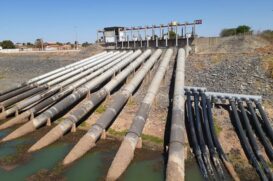 Obra da Codevasf em Jaíba, Minas Gerais ;texto autoriza que a empresa atenda o Amapá, Rio Grande do Norte, Paraíba e MG