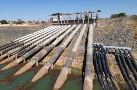 Obra da Codevasf em Jaíba, Minas Gerais ;texto autoriza que a empresa atenda o Amapá, Rio Grande do Norte, Paraíba e MG