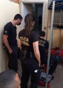 Polícia Federal durante operação contra a pornografia em SP