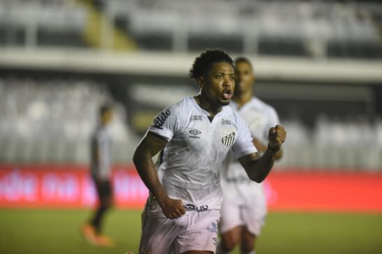 O atacante Marinho