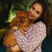 A engenheira Laura Cassini passou por um momento difícil e apostou na companhia de uma Lulu da Pomerânia para ajudá-la a superar as adversidades. "Os Lulu, em geral, são muito espertos, curiosos, ativos, atentos, dóceis, apegados ao dono e, o principal,