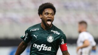 Luiz Adriano, de pênalti, fez o primeiro gol do clássico na Neo Química Arena