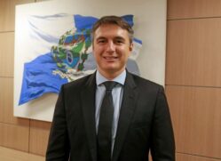 Secretário de Educação, Pedro Fernandes
