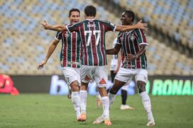 Jogadores do Fluminense comemoram o segundo gol do time