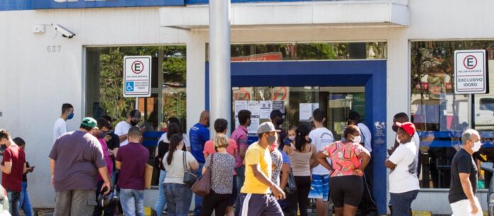 O programa Auxílio Brasil é destinado a pessoas em situação de vulnerabilidade econômica e social