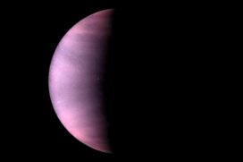 O planeta tem uma atmosfera composta de 96% de dióxido de carbono, pressão de superfície 92 vezes maior que a da Terra e uma temperatura que pode chegar a 462°C