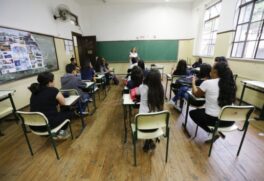 Movimentação em sala de aula de escola em São Paulo