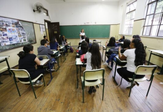 Movimentação em sala de aula de escola em São Paulo