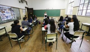 Movimentação em sala de aula de escola em São Paulo