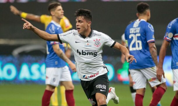 Roni comemora gol pelo Corinthians