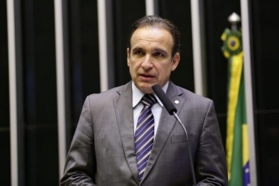 O deputado Hugo Leal (PSD-RJ) é o autor do projeto